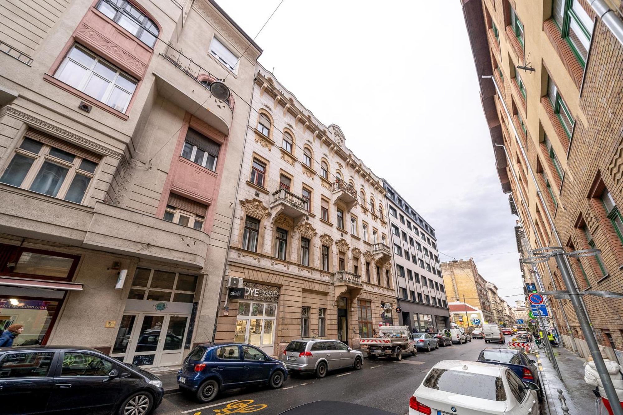 Budapest Magic Blue In Downtown 외부 사진